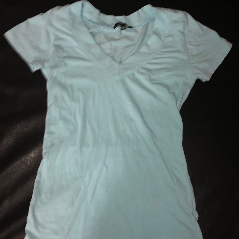 Short sleeve shirt. It is a v-neck.